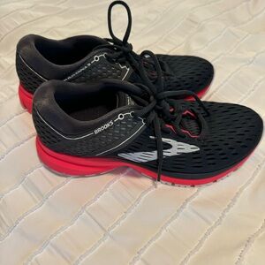 Brooks Ravenna 9- Size 8- Like new